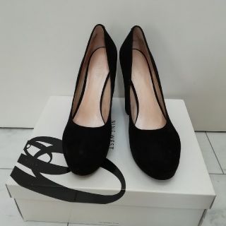 ナインウエスト(NINE WEST)の美品　ナインウエスト　パンプス　ブラック　23.5(ハイヒール/パンプス)