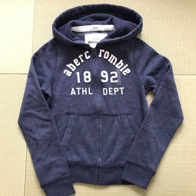 Abercrombie&Fitch(アバクロンビーアンドフィッチ)のabercrombie kids パーカー　新品 キッズ/ベビー/マタニティのキッズ服男の子用(90cm~)(ジャケット/上着)の商品写真