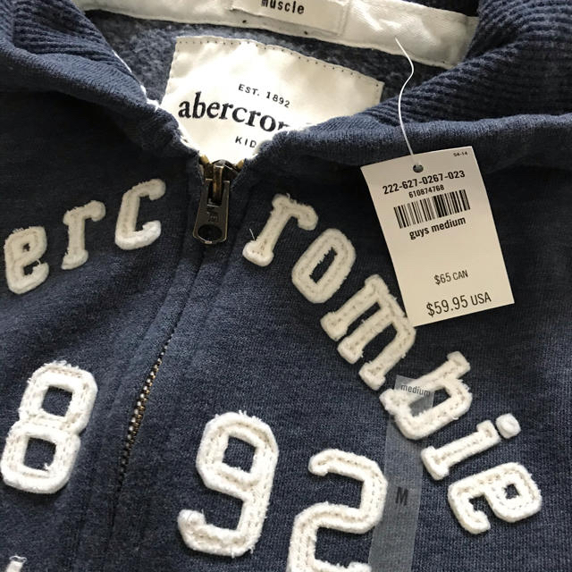 Abercrombie&Fitch(アバクロンビーアンドフィッチ)のabercrombie kids パーカー　新品 キッズ/ベビー/マタニティのキッズ服男の子用(90cm~)(ジャケット/上着)の商品写真