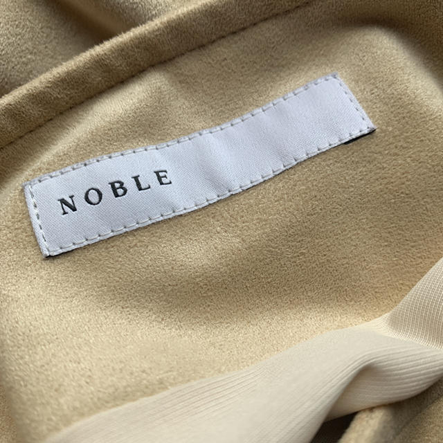 Noble(ノーブル)のNobleベージュスカート レディースのスカート(ひざ丈スカート)の商品写真