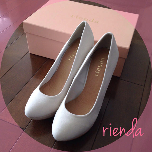 rienda(リエンダ)のrienda♡新品未使用ホワイトパンプス レディースの靴/シューズ(ハイヒール/パンプス)の商品写真