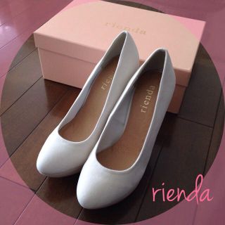 リエンダ(rienda)のrienda♡新品未使用ホワイトパンプス(ハイヒール/パンプス)