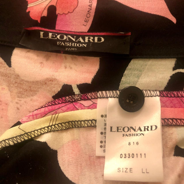 LEONARD(レオナール)の美品　レオナール  お花がいっぱいの可愛いドレス　クーポン中のみのセールです レディースのワンピース(ひざ丈ワンピース)の商品写真