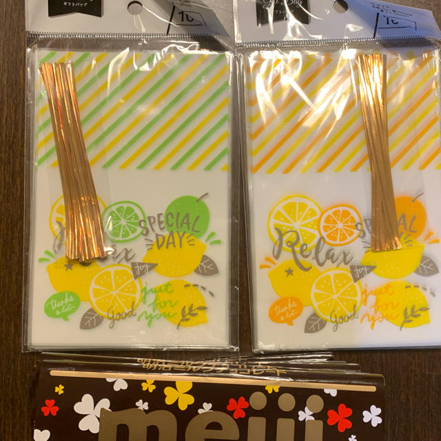 明治(メイジ)のMeiji 板チョコ６枚とラッピングセット 食品/飲料/酒の食品(菓子/デザート)の商品写真