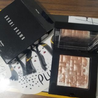 ボビイブラウン(BOBBI BROWN)のBOBBI BROWNハイライティングパウダー01ピンクグロウ　チークカラーフェ(フェイスカラー)