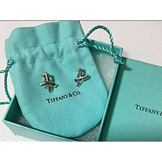 ティファニー(Tiffany & Co.)の★*゜Tiffany & Co./sv925⚫︎キス クロスイヤリング✨(イヤリング)