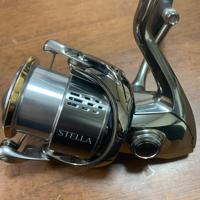 【新品未使用】【送料込】SHIMANO 18 ステラ 4000MHG リール