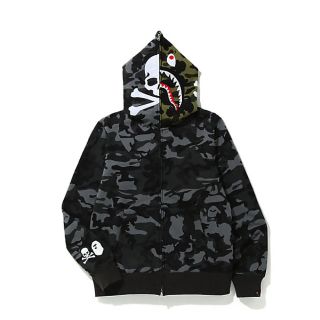 アベイシングエイプ(A BATHING APE)のmastermind BAPE シャークパーカー(パーカー)