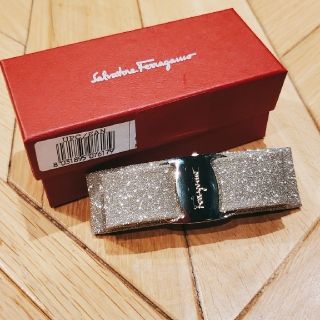 サルヴァトーレフェラガモ(Salvatore Ferragamo)の【新品未使用】フェラガモ ヴァラ リボン バレッタ/ヘアクリップ(バレッタ/ヘアクリップ)