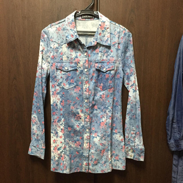 CECIL McBEE(セシルマクビー)のCECIL McBEE  花柄シャツ レディースのトップス(シャツ/ブラウス(長袖/七分))の商品写真