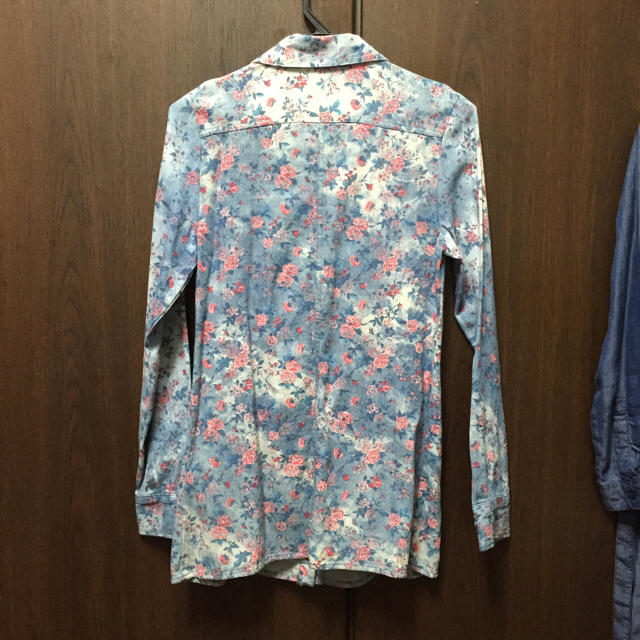 CECIL McBEE(セシルマクビー)のCECIL McBEE  花柄シャツ レディースのトップス(シャツ/ブラウス(長袖/七分))の商品写真