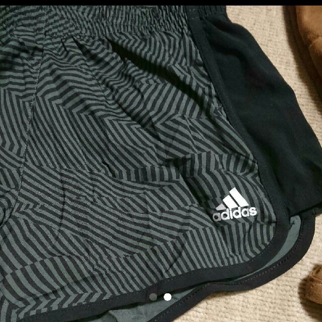 adidas ショートパンツ スポーツ/アウトドアのランニング(ウェア)の商品写真