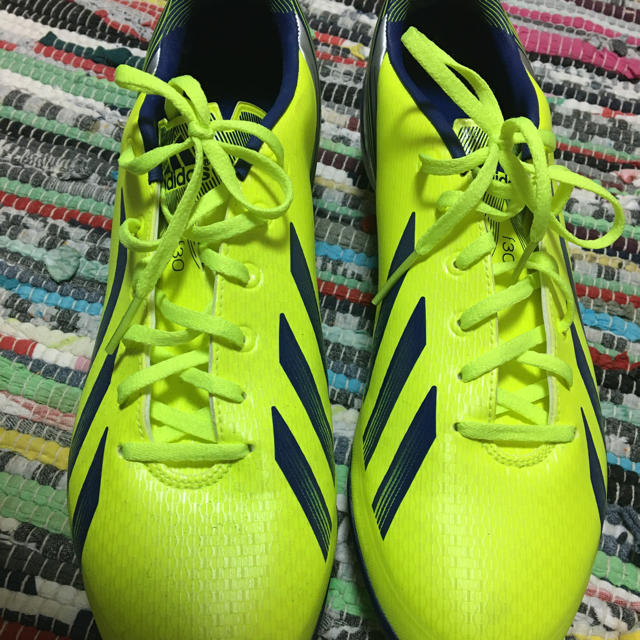 adidas(アディダス)のadidas 新古品　スパイク　27.5 スポーツ/アウトドアのサッカー/フットサル(シューズ)の商品写真