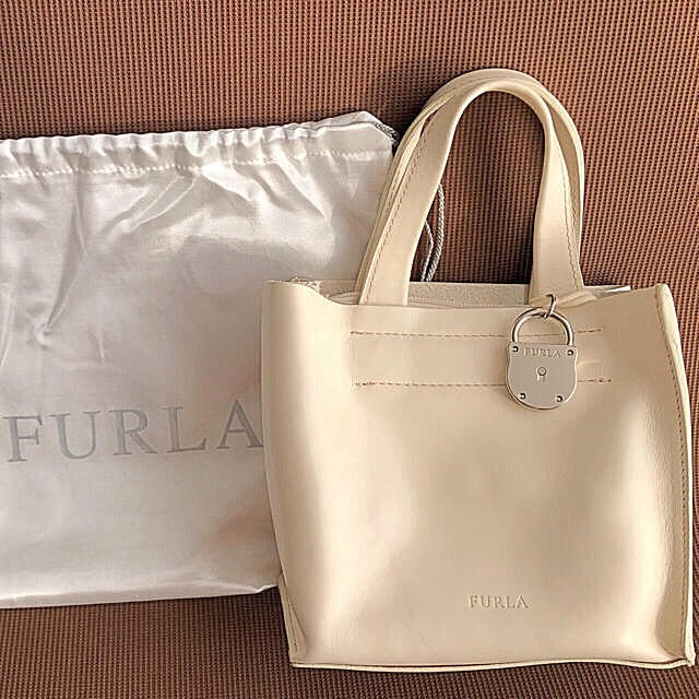 週末限定お値下げ！FURLA フルラ　ハンドバッグ　オフホワイト