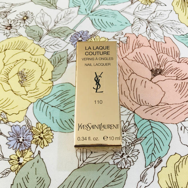 Yves Saint Laurent Beaute(イヴサンローランボーテ)の限定 イヴサンローラン ラ ラック クチュール 110 ゴールドマグネット 新品 コスメ/美容のネイル(マニキュア)の商品写真