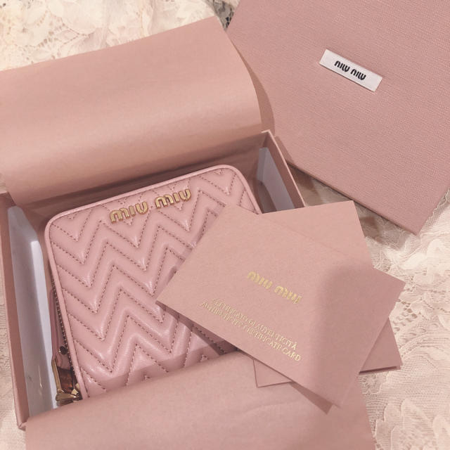 感謝の声続々！ miumiu ピンク　二つ折り財布♡ miumiu - 財布