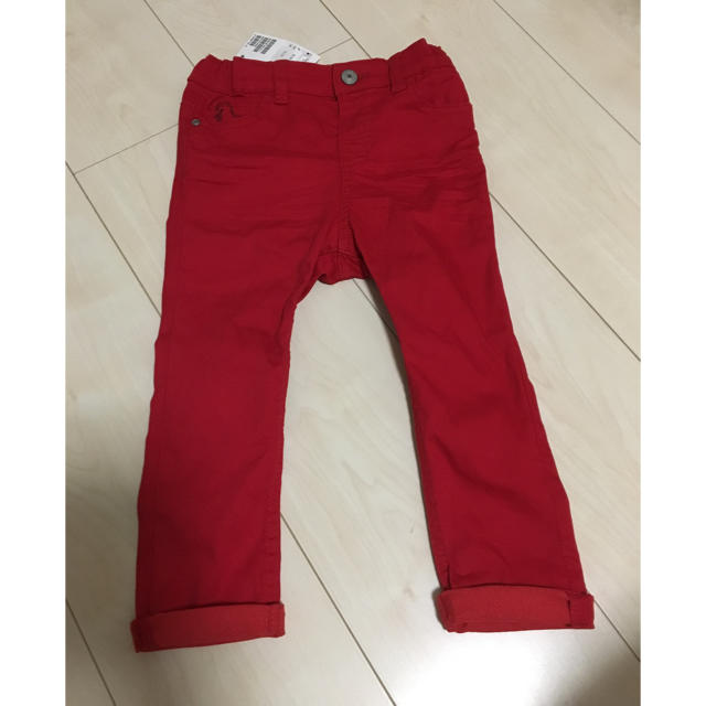 H&M(エイチアンドエム)の新品 H&M 90㎝ パンツ 赤 キッズ/ベビー/マタニティのキッズ服男の子用(90cm~)(パンツ/スパッツ)の商品写真