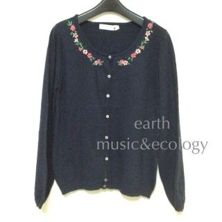 アースミュージックアンドエコロジー(earth music & ecology)の送料込み♡刺繍カーディガン 紺 新品(カーディガン)