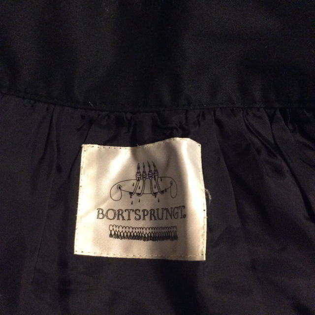 bortsprungt(ボシュプルメット)のボシュプルメット オオカミスカート レディースのスカート(ひざ丈スカート)の商品写真