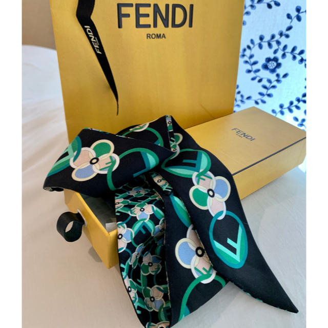 FENDI(フェンディ)の【正規品】 FENDI バンドスカーフ　ツイリー レディースのファッション小物(バンダナ/スカーフ)の商品写真