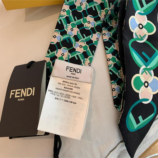 FENDI(フェンディ)の【正規品】 FENDI バンドスカーフ　ツイリー レディースのファッション小物(バンダナ/スカーフ)の商品写真