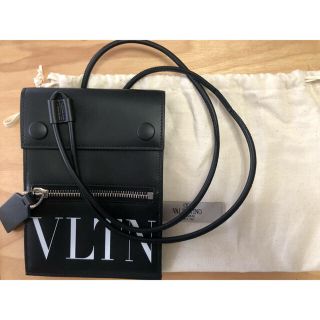 ヴァレンティノ(VALENTINO)のVLTN ロゴ レザーウォレット(折り財布)