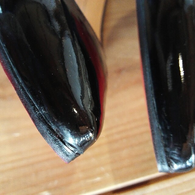 Christian Louboutin(クリスチャンルブタン)の黒　エナメル　パンプス　38 レディースの靴/シューズ(ハイヒール/パンプス)の商品写真