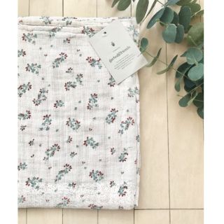 エイデンアンドアネイ(aden+anais)の新品✦garbo&friends クローバー柄おくるみ ブランケット(おくるみ/ブランケット)