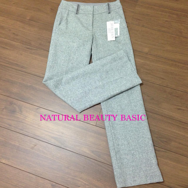 NATURAL BEAUTY BASIC(ナチュラルビューティーベーシック)のNATURAL.B.ツイードパンツ未使用 レディースのパンツ(クロップドパンツ)の商品写真