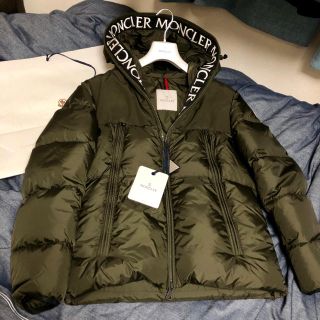 モンクレール(MONCLER)の日本未発売【新品・正規品】Moncler Montclar size2(ダウンジャケット)