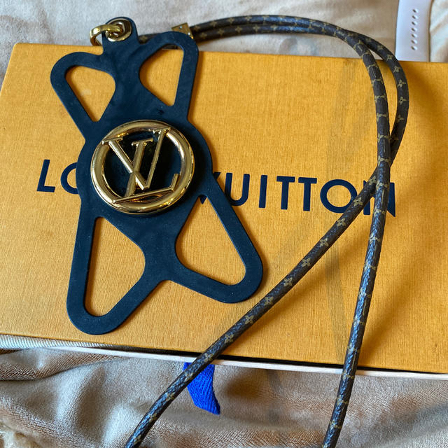 LOUIS VUITTON - ルイヴィトン　フォーンホルダールイーズの通販