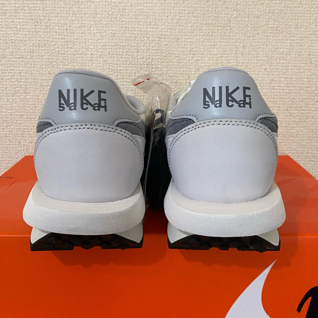 NIKE(ナイキ)の送料込み 新品 サカイ ナイキ LDワッフル サミットホワイト 白 ホワイト メンズの靴/シューズ(スニーカー)の商品写真