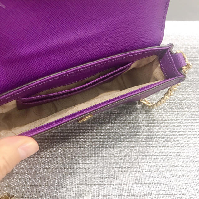 Michael Kors(マイケルコース)の財布兼ショルダーバッグ レディースのバッグ(ショルダーバッグ)の商品写真