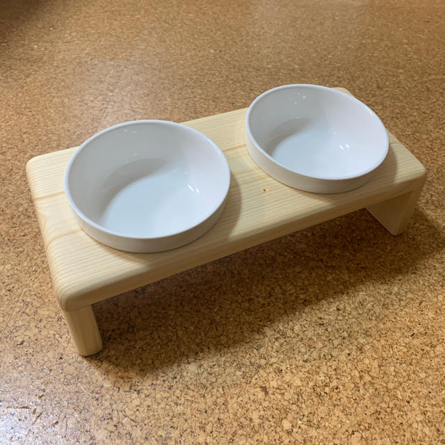 ハンドメイド 木製餌台 、フードテーブル、食器台、餌入れ、猫、子犬用 ハンドメイド 木製餌台 、フードテーブル、食器台、餌入れ、猫、子犬用