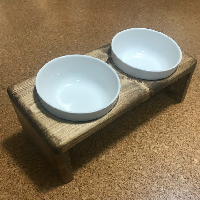 ハンドメイド 木製餌台 、フードテーブル、食器台、餌入れ、猫、子犬用 ハンドメイド 木製餌台 、フードテーブル、食器台、餌入れ、猫、子犬用