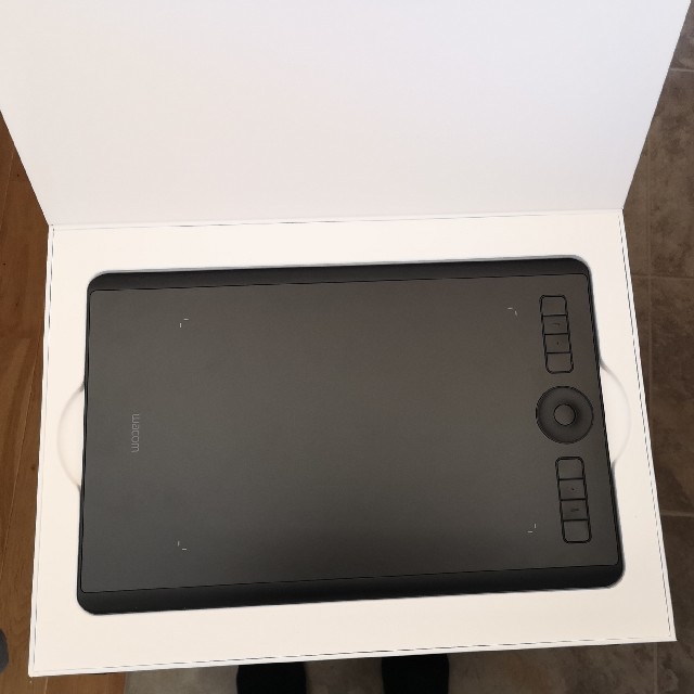 Intuos Pro Medium PTH-660/K0