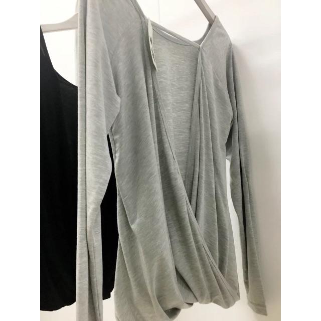 背中魅せ♡バックドレープ長袖Tシャツ♪グレー カットソー ロンT ヨガウェアの通販 by インポート商品販売中♡お気軽にどうぞ♪|ラクマ 背中魅せ♡バックドレープ長袖Tシャツ♪グレー カットソー ロンT ヨガウェアの通販 by インポート商品販売中♡お気軽にどうぞ♪|ラクマ