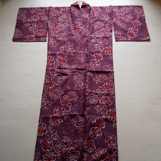 洗える着物　小紋　Ｌサイズ　エンジ色　赤紫 レディースの水着/浴衣(着物)の商品写真