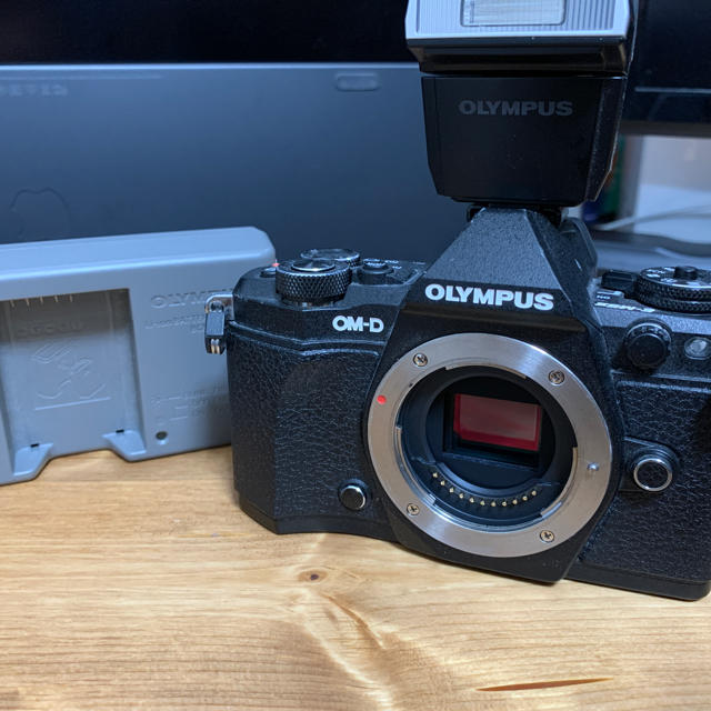 オリンパス　OLYMPUS OM-D E-M5 Mark IIスマホ/家電/カメラ