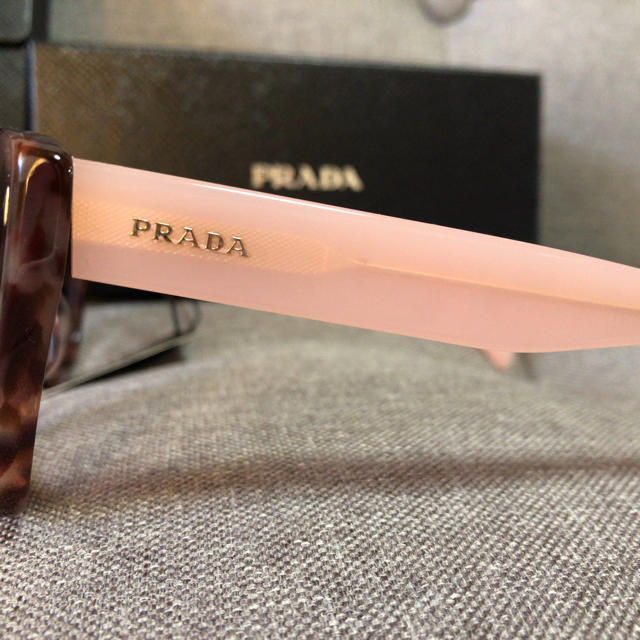 PRADA(プラダ)の新品タグ付き　プラダ　PRADA レディース サングラス レディースのファッション小物(サングラス/メガネ)の商品写真