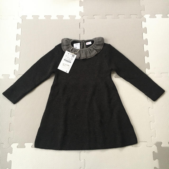 ZARA KIDS(ザラキッズ)のZARA キッズ ザラ ベビーガール フリル付きニットワンピース 92 size キッズ/ベビー/マタニティのキッズ服女の子用(90cm~)(ワンピース)の商品写真