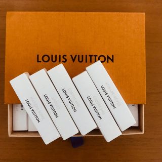 ルイヴィトン(LOUIS VUITTON)のミニ香水13點６種類香り（箱付き)＋おまけ2点フェラガモミニ香水(香水(女性用))