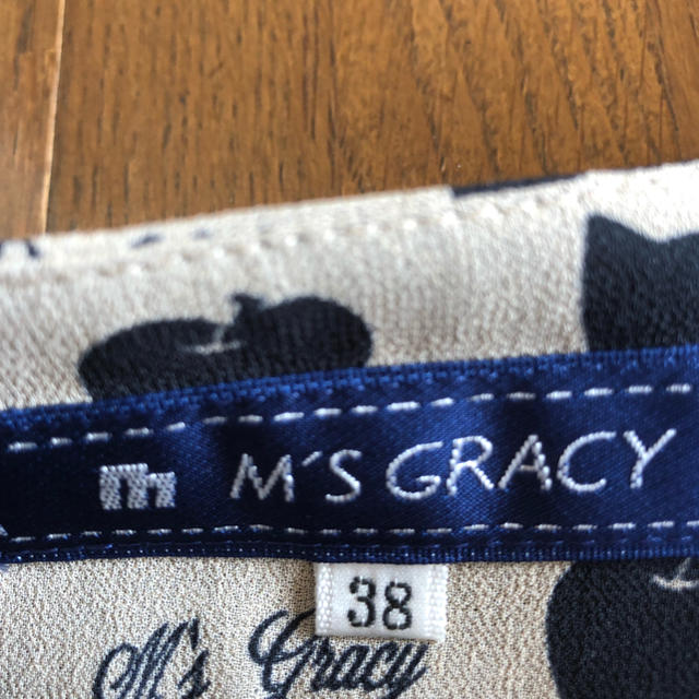 M'S GRACY(エムズグレイシー)の【未使用】M'sグレイシーベージュスカート レディースのスカート(ひざ丈スカート)の商品写真