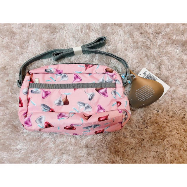 LeSportsac(レスポートサック)のレスポートサック LESPORTSAC ショルダーバッグ ハーシーコラボ レディースのバッグ(ショルダーバッグ)の商品写真