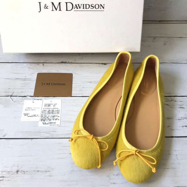 J&M DAVIDSON(ジェイアンドエムデヴィッドソン)の新品同様⭐️J&M Davidson ハラコバレーシューズ イエロー レディースの靴/シューズ(バレエシューズ)の商品写真