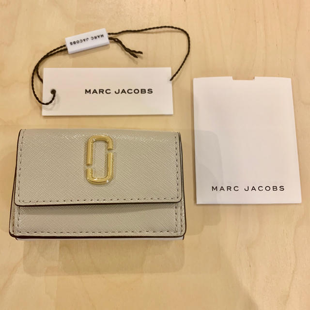 MARC JACOBS(マークジェイコブス)のマークジェイコブス  財布　ミニウォレット　三つ折り　未使用　スナップショット レディースのファッション小物(財布)の商品写真