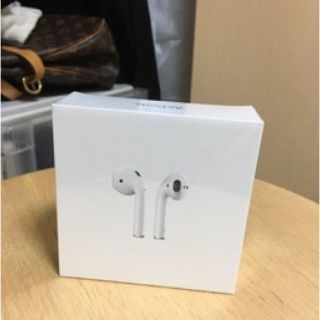 アップル(Apple)の【新品未開封】AirPods2 MV7N2J/A(ヘッドフォン/イヤフォン)