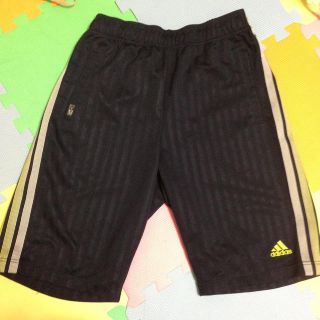 アディダス(adidas)のadidas ハーフパンツ(ハーフパンツ)