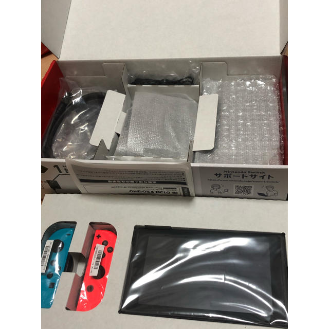 美品　任天堂スイッチ　新型　Nintendo Switch ネオン