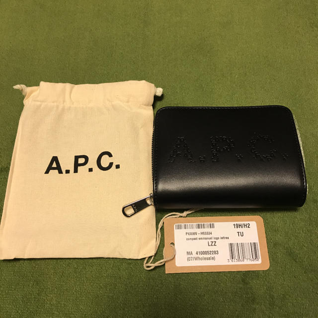 【新品未使用】海外限定 A.P.C.コンパクト ロゴ ウォレット